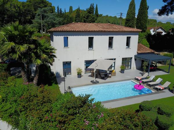 A la foto es mostra l'objecte Villa Les Jasmins - Le Cannet-Vallauris - Modern with AC, ideal for fun and work situat a la ciutat de Vallauris.