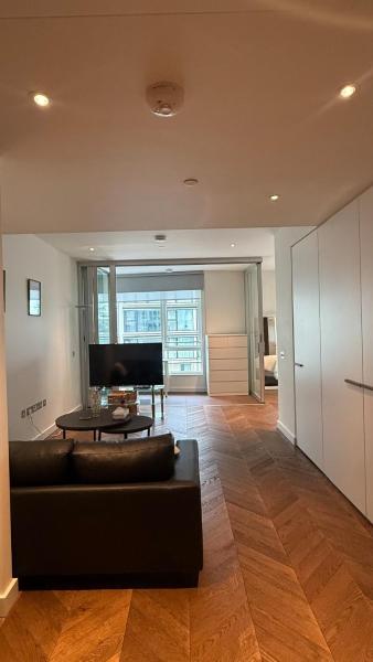 Luxury Apartment In Battersea Power Station - London
