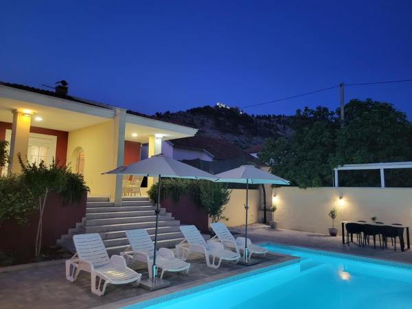 Na zdjęciu widoczny jest obiekt Villa Bona - Private Pool Oasis położony w mieście Mostar.