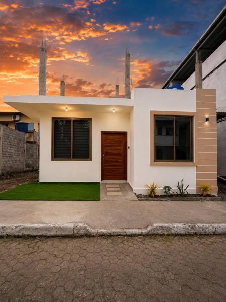 Villa Privada De 3 Dormitorios Con Bbq Cerca De Playas En San Cristobal Galapagos, Marlin - Galápagos Islands