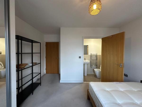 Modern Ensuite Room Available In Canada Water - Stratford