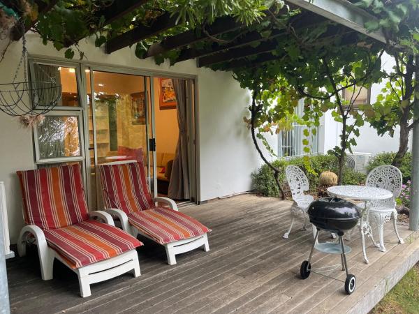 Benevolent Stylish Cottage - Stellenbosch