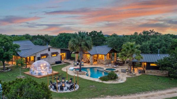 Birdie Creek Ranch - Private Golf Course Resort - Driftwood, TX