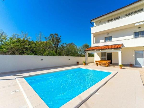 Apartment In Privlaka With Swimming Pool - Privlaka