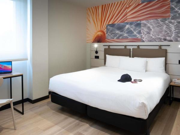 På billedet ses objektet ibis Styles Santander beliggende i byen Santander.