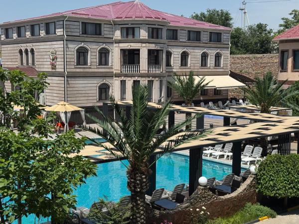 Op de foto is het object Edem Hotel Shymkent te zien, gelegen in de stad Simkent.