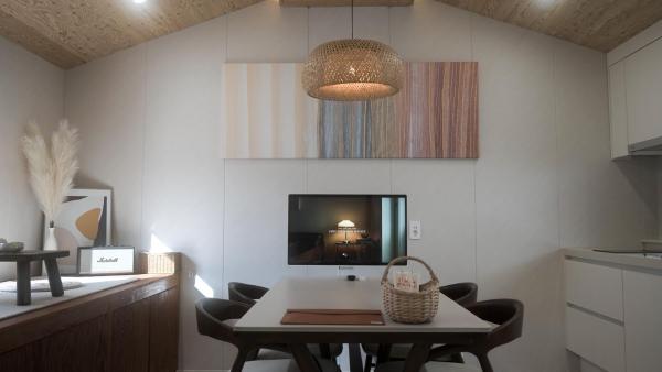 스테이근처, Stay Geuncheo, Cozy Private House Near Jeju Airport, Stone Walls, Soaking Tub & Hotel Bedding - Jeju
