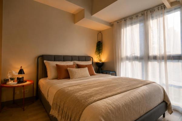A la foto es mostra l'objecte 20F Modern Cozy BGC Suite across 2 Major Malls with Washer FREE Parking situat a la ciutat de Manila.