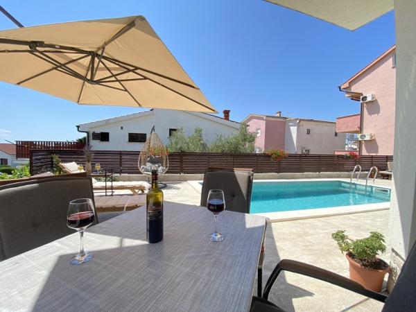 Cozy Family Friendly Apartment Irena Nr 2 With Pool - Cres