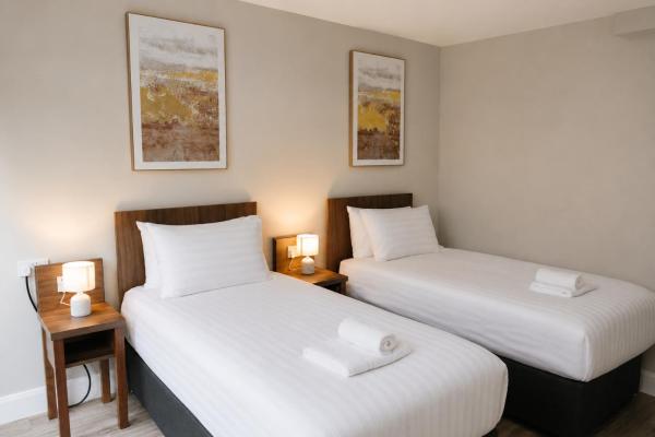 Coach House Accommodation - Room 8 - Leitrim Village