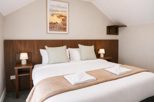 Coach House Accommodation - Room 9 - Leitrim Village