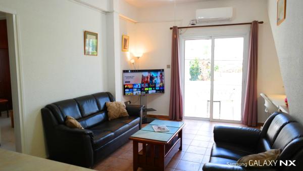 Spacious Larnaca Beach Apartment - Larnaca