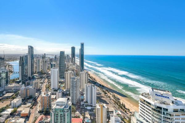 Sub-penthouse Sky Home - Level 56 - Ocean & Skyline Views - Sleeps 12 - Broadbeach