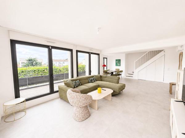 Appartement 2 Chambres Avec Terrasse A Courbevoie - Courbevoie