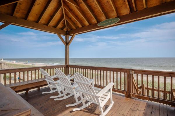 Island Retreat By Oak Island Accommodations - Holden Beach, NC