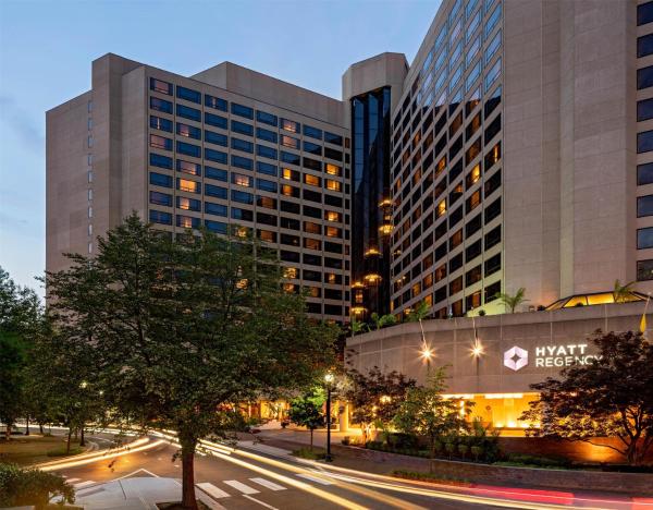 A la foto es mostra l'objecte Hyatt Regency Crystal City at Reagan National Airport situat a la ciutat de Arlington.