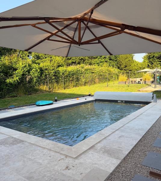 Chalet En Bois Et Terrasse Indépendant Avec Piscine Partagée - Louhans