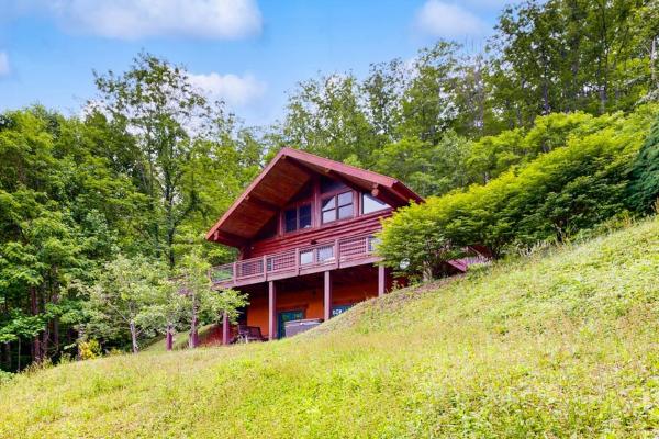 Red Lantern Lodge - Sylva, NC