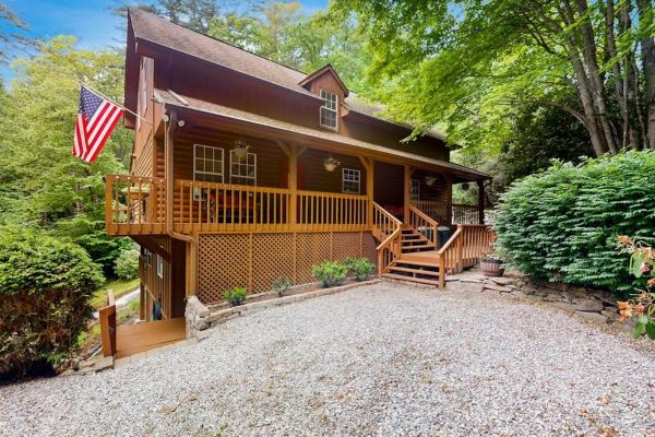 Misty Falls Hideaway - Tuckasegee, NC