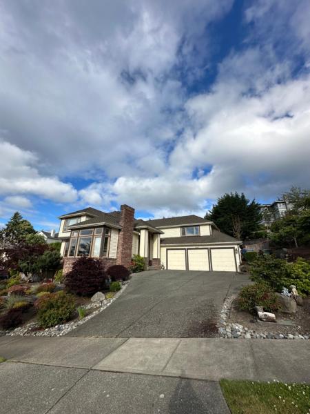 Charming 2 Beds 1 Bath Room Good For Business And Vocation - Bellevue, WA