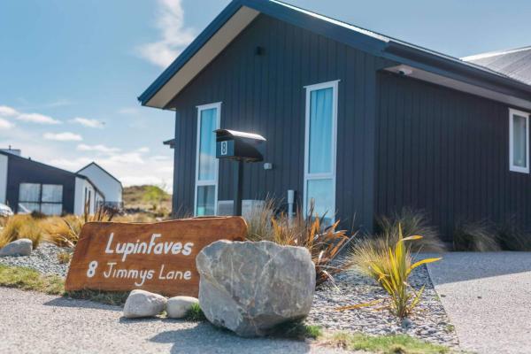 Tekapo Lupin Aura - Lake Tekapo