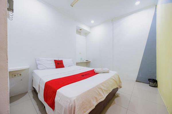 Auf dem Foto ist das Objekt RedDoorz at Taman Galaxy Bekasi in der Stadt Ceger zu sehen.