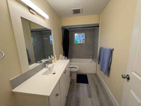 30 Min To Bc Place - Surrey Central Guest House - Free Parking - Burnaby