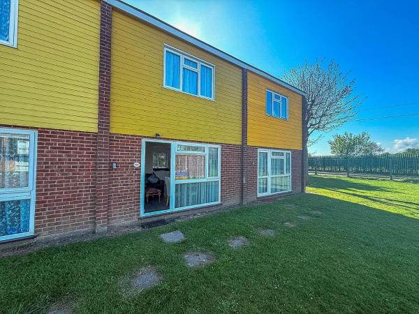 7 Berth Chalet Nearby Hemsby Beach In Norfolk Ref 18168b - England