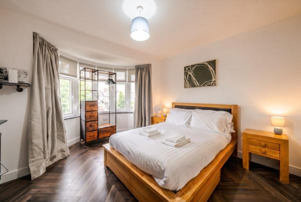 3-bed Neasden Home With Garden & Parking - Harrow