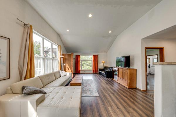 2 Mi To Bay! Pet-friendly Oak Harbor Retreat - La Conner, WA