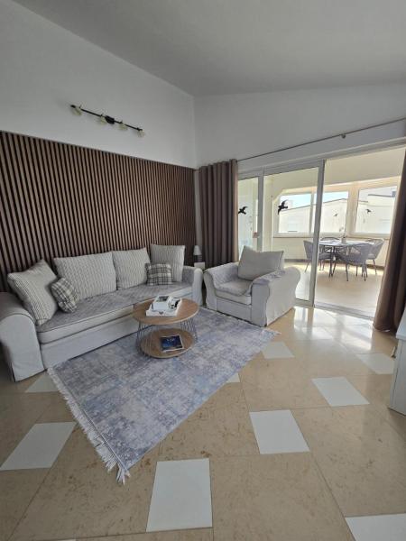 A la foto es mostra l'objecte Apartmani Ruzmarin situat a la ciutat de Vir.