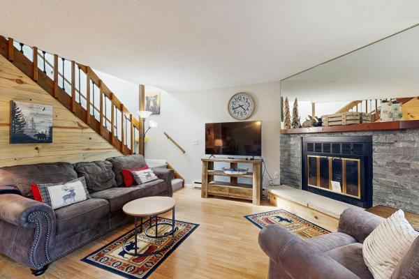 Charming Condo With Sunroom & Patio - Near Golf, Town & National Park - Estes Park, CO