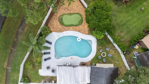 Putt Putt Pool Home - Mini Golf Grill Ping Pong - Jacksonville, FL