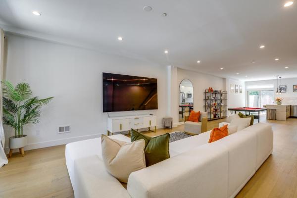 6 Mi To Center City Philly! Wfh-friendly Townhome - Cherry Hill, NJ