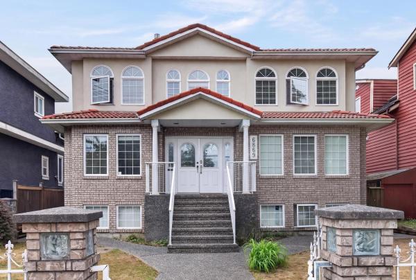 Beautiful Home In Burnaby (Metrotown Area)