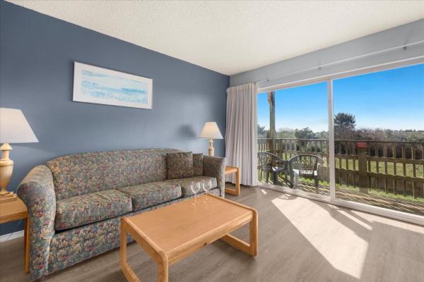 Pet-friendly Suite For 6 With Kitchen - Pool And Hot Tub - Ocean Shores, WA