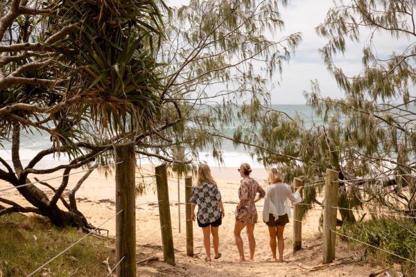 Colourful Shelly Beach Townhouse - Pet-friendly - Caloundra
