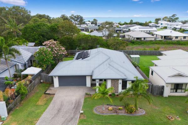 Stylish 4br Family Home - Hervey Bay