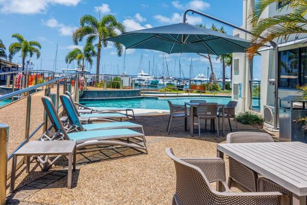 Sweeping Marina Views | Pool + Balcony | Sleeps 4 - Hervey Bay