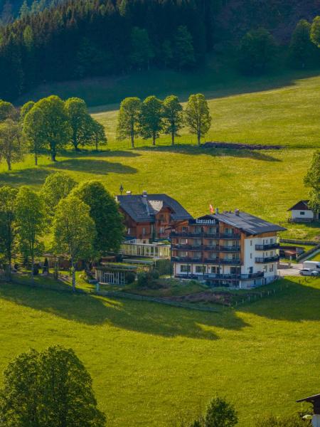 På billedet ses objektet Hotel Ramsauhof Zimmer Appartement Pool & Wellness beliggende i byen Ramsau am Dachstein.