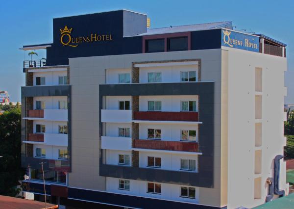 A la foto es mostra l'objecte Queens Hotel Angeles City situat a la ciutat de Ángeles.