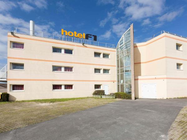Na zdjęciu widoczny jest obiekt Hôtel F1 Reims Tinqueux położony w mieście Reims.