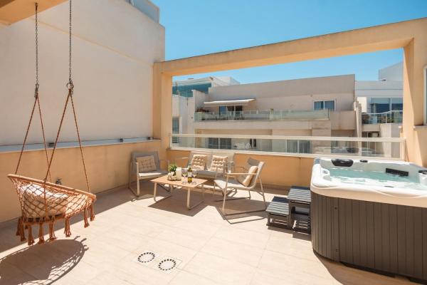 Ortigia Penthouse Suite - Private Rooftop Jacuzzi - Sea Views - Pembroke, Malta
