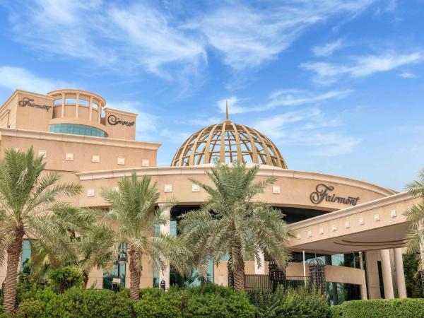 A la foto es mostra l'objecte Fairmont Riyadh situat a la ciutat de Riad.