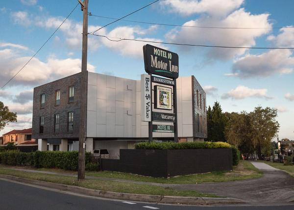 A la foto es mostra l'objecte Motel 10 situat a la ciutat de Bankstown.