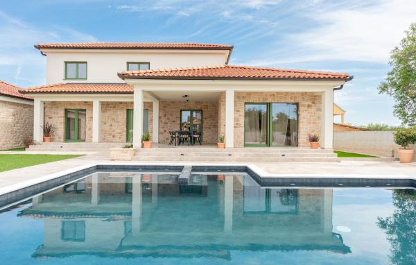 Beautiful Villa Lorna With Pool - Biograd na Moru