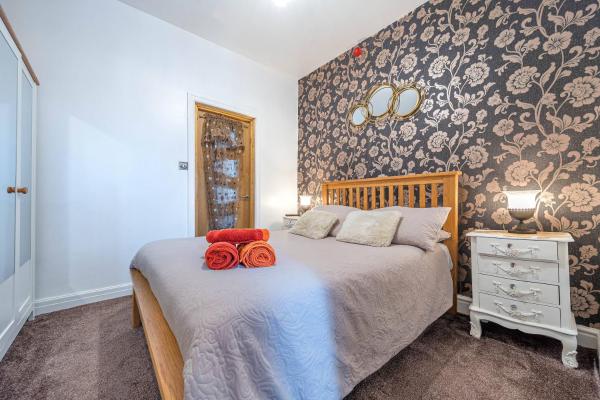 Apartment Sleeps 2 - Sea Views Pet Friendly - Blackpool