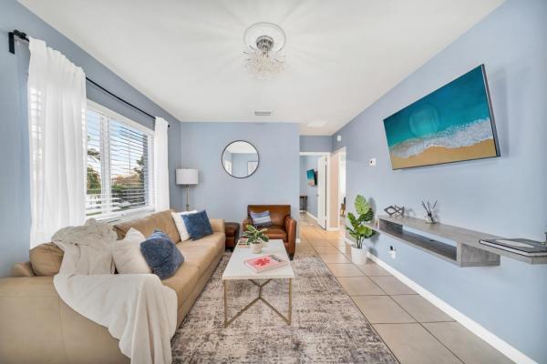 Charming House With Fenced Yard - Great Location - West Palm Beach, FL
