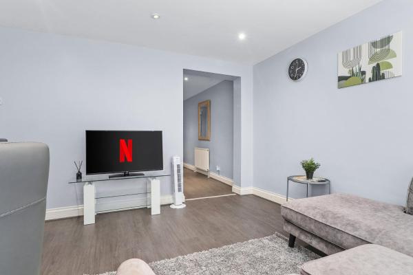 Spacious 2-bed Flat-new Cross-garden-parking - Whitehall