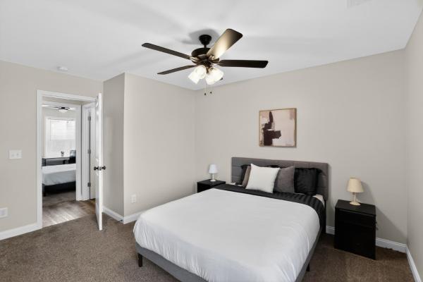 Relaxing 2br Stay With Community Perks - Clarksville, TN